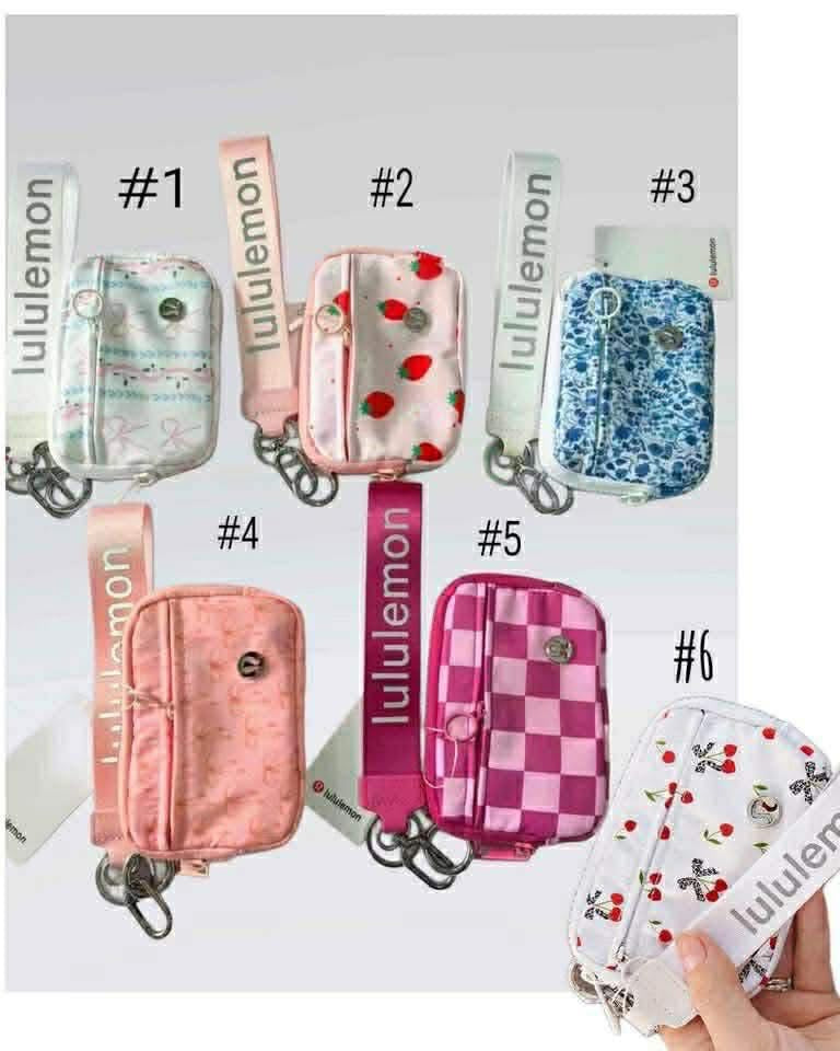 FLORAL WRISTLET