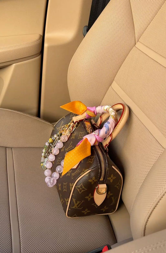 SPEEDY - no jewerly/scarf included