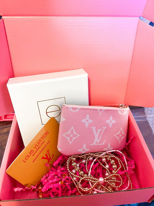 AUGUST SUBSCRIPTION BOX